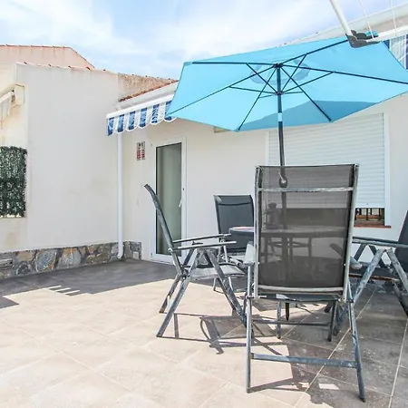 Awesome In W/ Wifi And 2 Bedrooms بيت للعطل