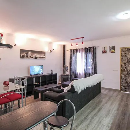 Awesome In W/ Wifi And 2 Bedrooms بيت للعطل