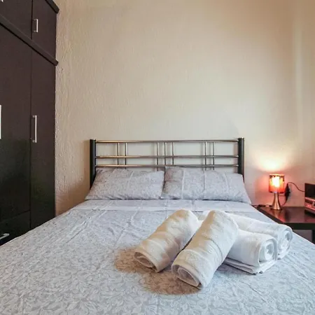 Awesome In W/ Wifi And 2 Bedrooms 度假居